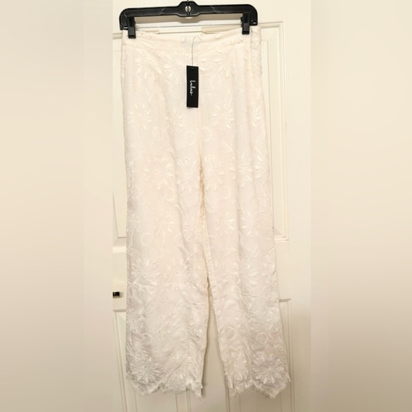Lulus Pants - NWT - Lulus Elegant Cream Lace Cropped Pants Size Medium